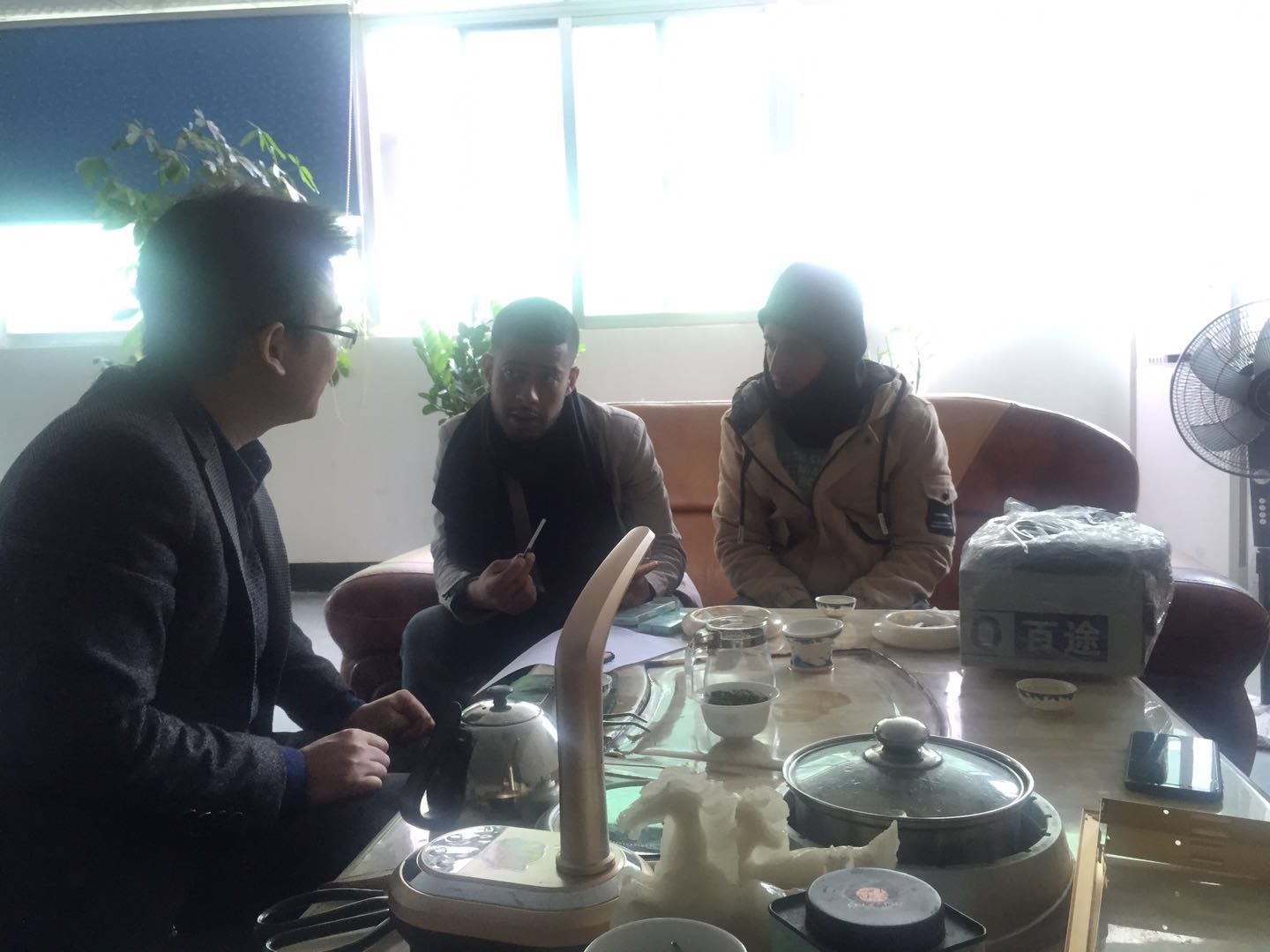 与国外客户洽谈不锈钢电解设备(图1)